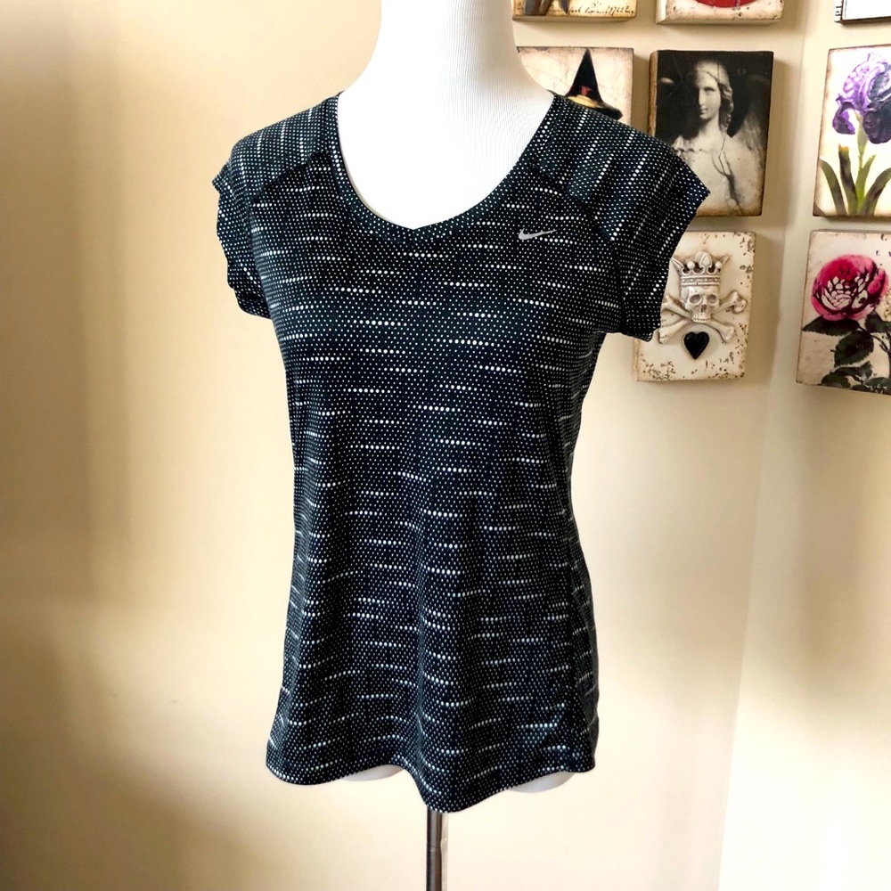 Nike dri fit short sleeve shirt size medium black